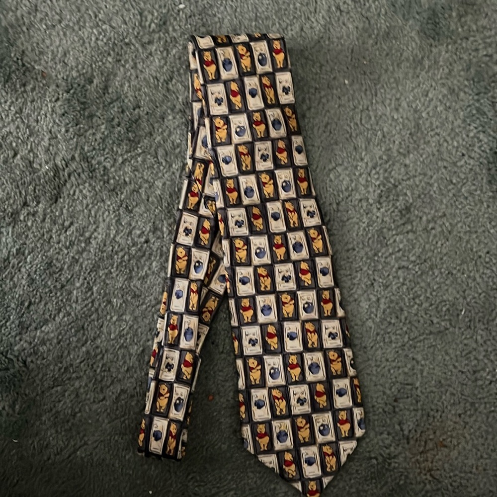Walt Disney world men’s tie Winnie the Pooh